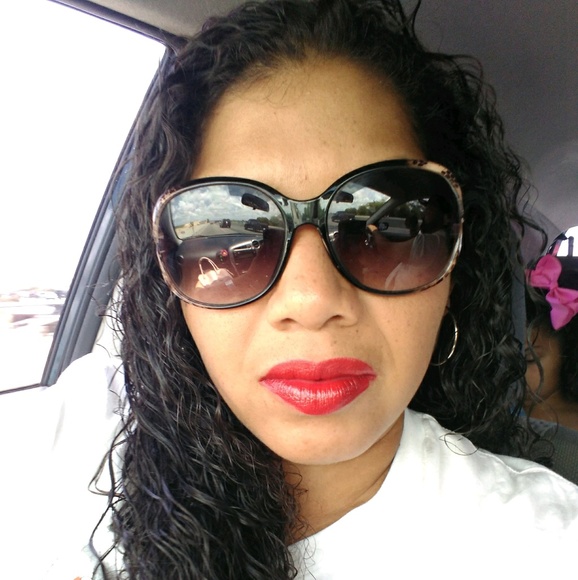 Meet your Posher, Marina - Picture 1 of 1